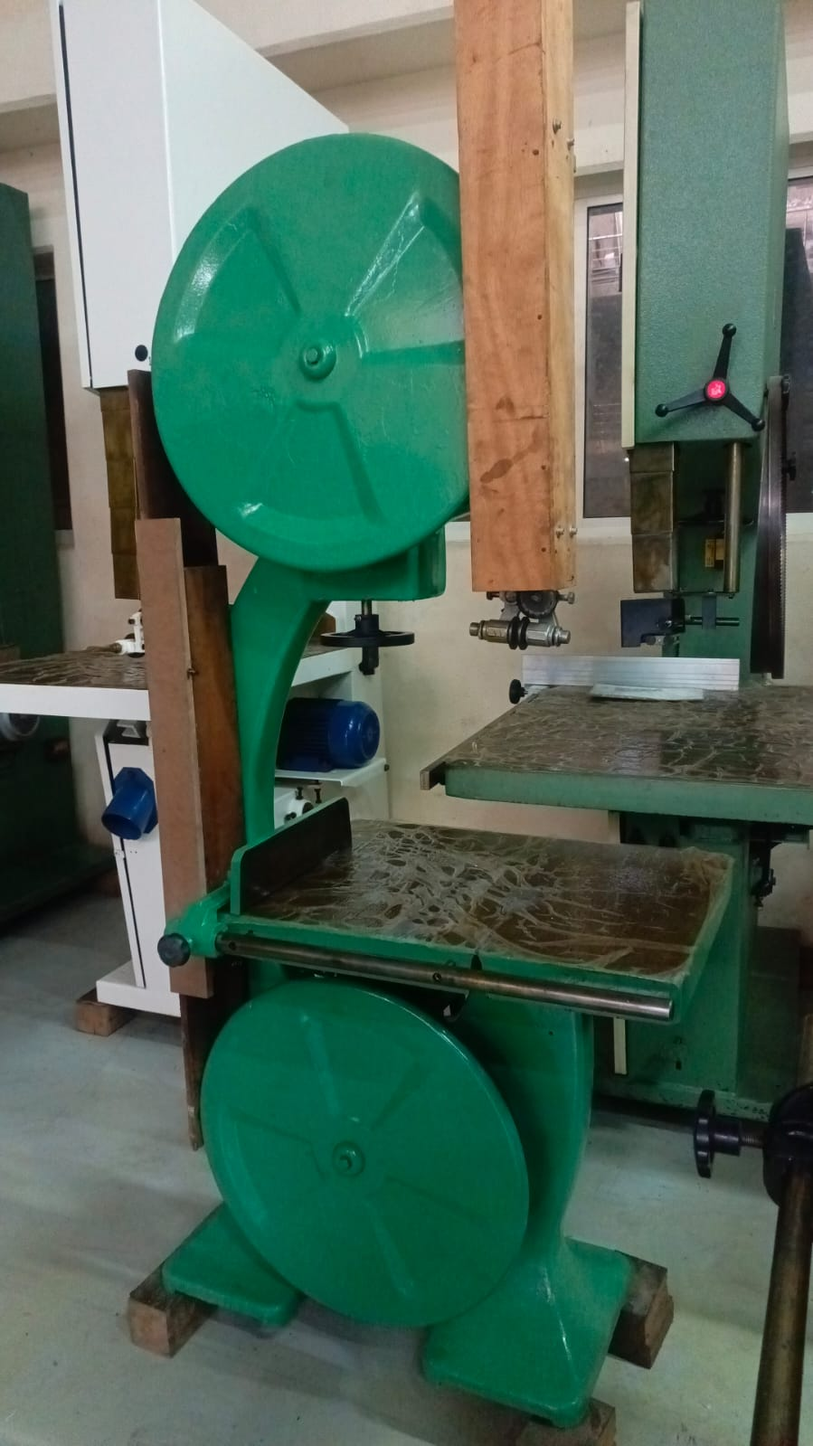 BAND SAW - 600